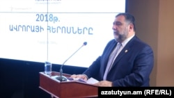 Ռուբեն Վարդանյանը ելույթ է ունենում «Ավրորա» մրցանակաբաշխության ժամանակ, Երևան, 24-ը ապրիլի, 2018թ․