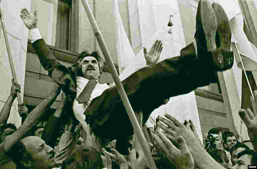Ukrainians celebrated the August 24 proclamation by tossing former political prisoner Levko Lukyanenko into the air. Lukyanenko was one of the founders of the Ukrainian Helsinki Group in 1976. He was also a co-author of the 1991 independence declaration. 