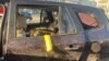 Potrivit anchetei, la momentul exploziei, oficialul se afla în interiorul autoturismului împreună cu soția sa.