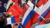 Флаги России, Китая на церемонии для конкурса «Интервидение»