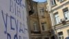 Біля Печерського районного суду учасники акції протесту вимагають звільнити Юрія Луценка, Київ, 27 лютого 2012 року