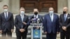 Noua conducere a PNL trebuie să aleagă între a face un guvern cu PSD sau unul cu USR. Niciuna dintre variante nu este câștigătoare pentru partid, care se află într-o situație dificilă după ce a pierdut guvernarea.