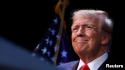 Fostul președinte Donald Trump, potențial candidat republican la președinție în noiembrie, a ținut duminică un miting de campanie la Rochester, în statul New Hampshire, unde vor avea loc următoarele alegeri primare. 