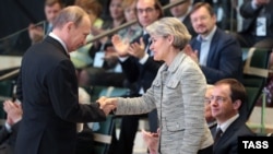 Владимир Путин и Ирина Бокова