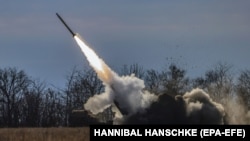 Sistem de rachete HIMARS folosit de armata ucraineană pe linia frontului în nordul regiunii Herson, 5 noiembrie 2022