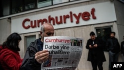Թուրքիա - Cumhuriyet-ի խմբագրատան մոտ՝ ոստիկանության հատուկ գործողության ժամանակ, Ստամբուլ, 31-ը հոկտեմբերի, 2016թ․