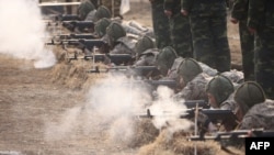 Trupe nord-coreene în timpul unor exerciții de antrenament. Fotografie furnizată în martie 2024.
