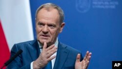 Premierul polonez Donald Tusk și-a adus aminte de ceva care ne-a cam scăpat altora: în vreme ce Rusia bombardează zilnic Ucraina, iar europenii ajută Kievul cum pot, aceeași Rusie continuă să aibă acces la piața agricolă UE. 