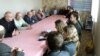 Сябры Клюбу каталіцкай інтэлігенцыі падчас дыскусіі пра беларуска-польскія адносіны 