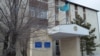 Здание Октябрьского районного суда города Караганды, где рассматривалось уголовное дело в отношении предполагаемых участников «Таблиги Джамаат». 12 марта 2018 года. 