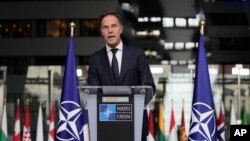 Secretarul general NATO face declarații presei după o întâlnire cu o delegație sud-coreeană, la Bruxelles.