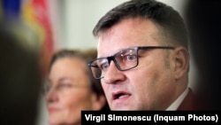  „Nu există la Ministerul Muncii un sac de bani pe care să-l împărțim la toată lumea. Haideți să fim obiectivi”, a spus ministrul (PSD) Marius Budăi cu privire la revendicările salariale ale profesorilor. 
