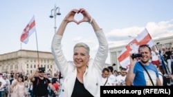 Belarus - Maria Kolesnikoca, la unul din protestele de anul trecut, înainte să fie arestată după tentativa eșuată a autorităților de a o deporta cu forța